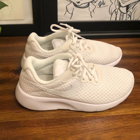 white nike tanjun sneakers